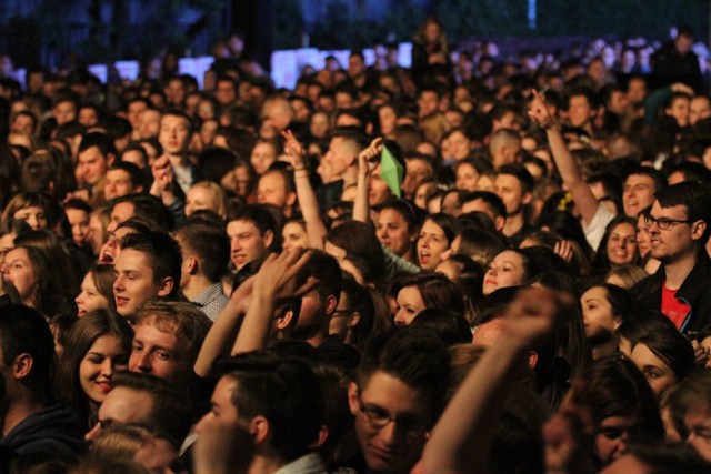 Juwenalia 2015. Wieczorny koncert przed klubem Żaczek w Krakowie.