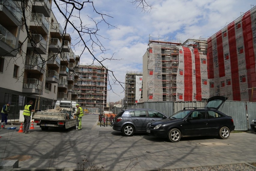 Zabudowa w rejonie ulicy Wrocławskiej gęstnieje z miesiąca...