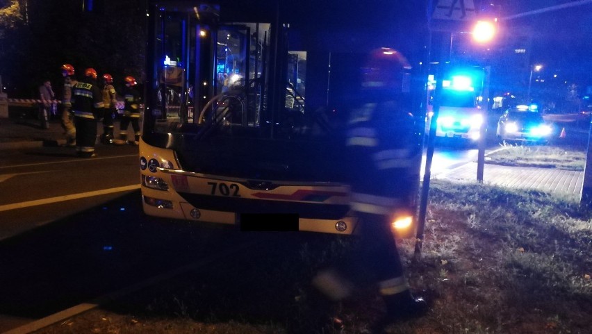 Wypadek z udziałem autobusu MPK na skrzyżowaniu ulic Zbiegniewskiej i Kaliskiej we Włocławku [zdjęcia]