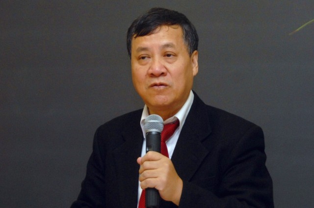 Prof. Van Cao Long jest pracownikiem Zakładu Optyki i Inżynierii Kwantowej Instytutu Fizyki UZ