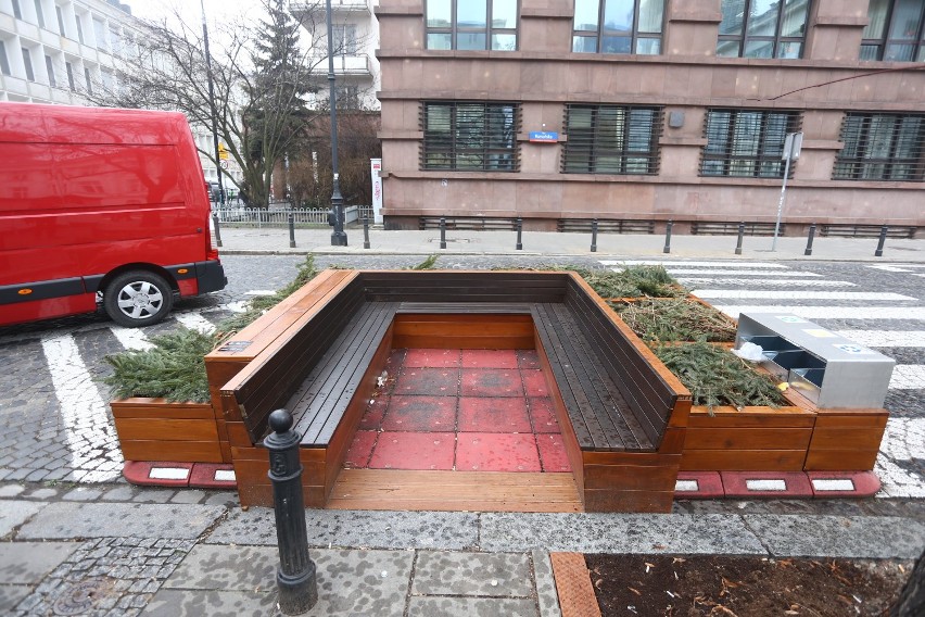 Parklet, Warszawa. W stolicy powstał mini park na ulicy. Kosztował 33 tys. zł  