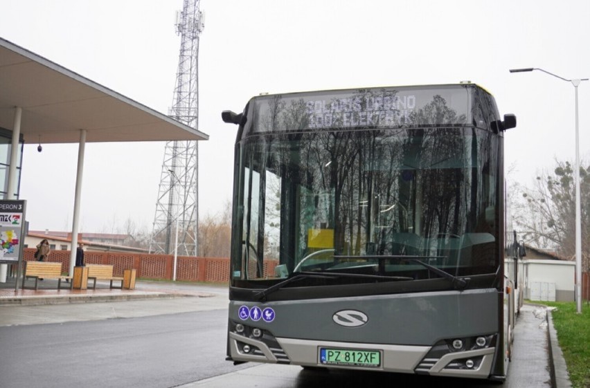 Autobus elektryczny marki Solaris, który w 2021 roku był...