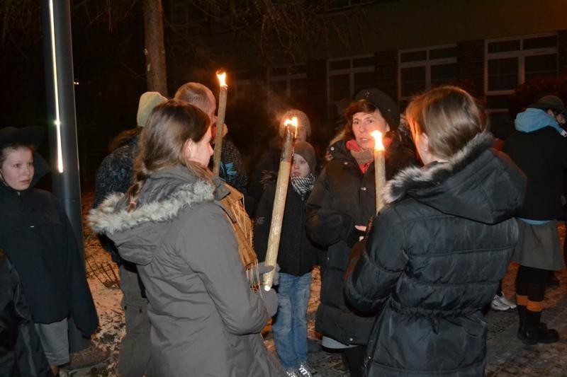 Na wieczorną harcerską zbiórkę alarmową, zwaną capstrzykiem,...