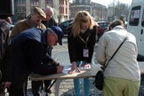 Szkoła Podstawowa nr 7 Słupsk: Referendum przed ratuszem w obronie szkoły [FOTO, FILM]