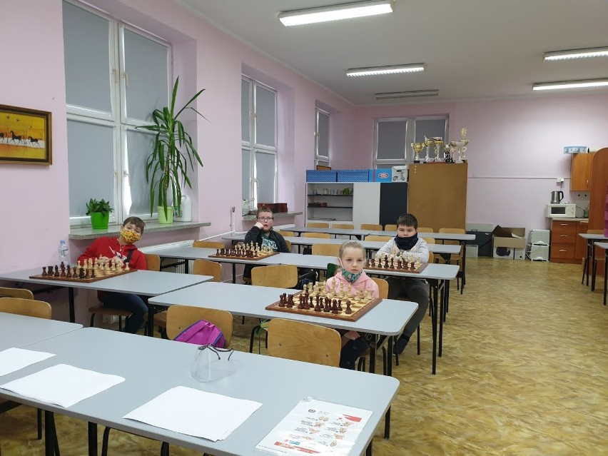 Szkoła Podstawowa nr 11 w Suwałkach. Półkolonie i turnieje szachowe [Zdjęcia]
