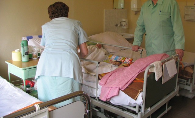 Szpital Wągrowiec: Bajki i brak rozmów w ZOZ
