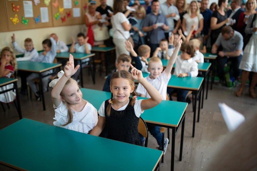 Ponad 38 tysięcy uczniów rozpoczęło dziś nowy rok szkolny....