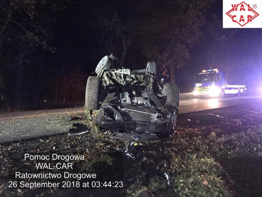 Stary Broniszew: Wypadek na DW 483. Dachował samochód, zginął 24-latek [ZDJĘCIA]