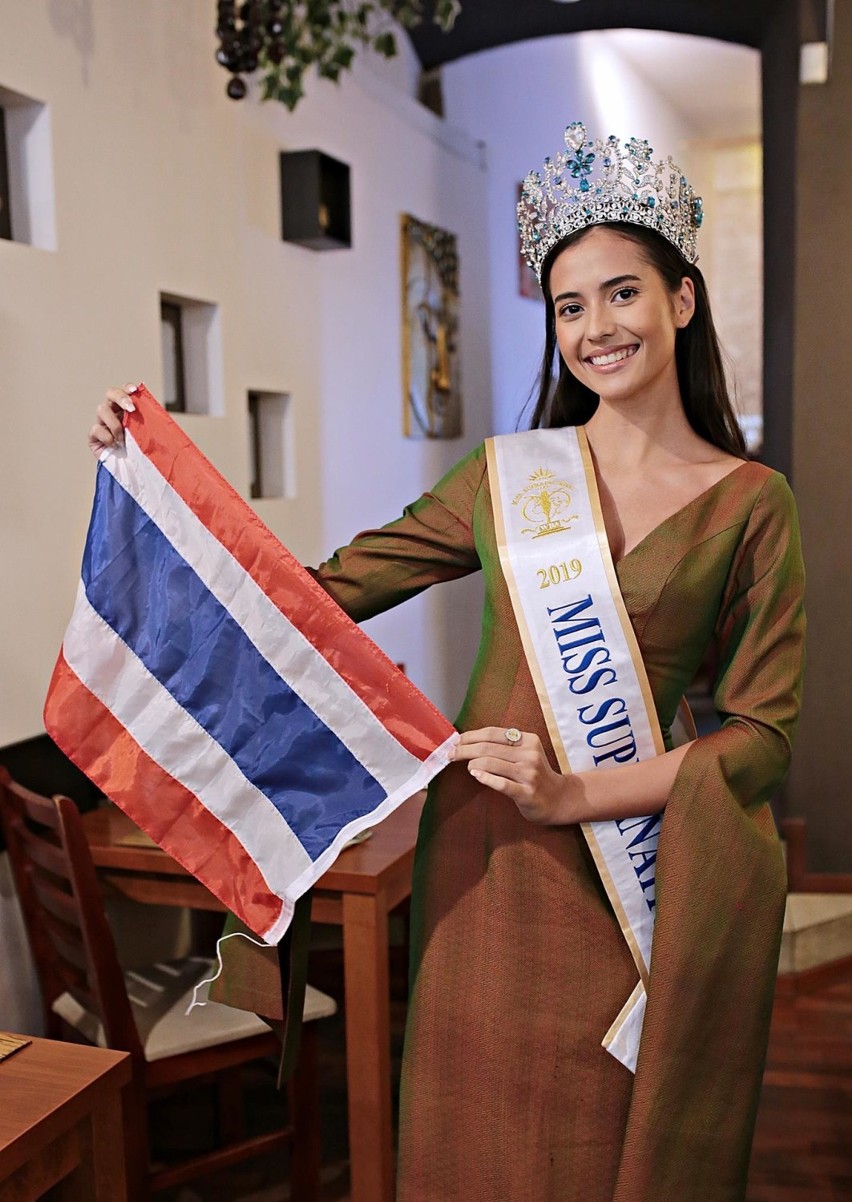 Miss Supranational 2019 z wizytą w Krakowie. Jest zjawiskowo piękna [ZDJĘCIA]