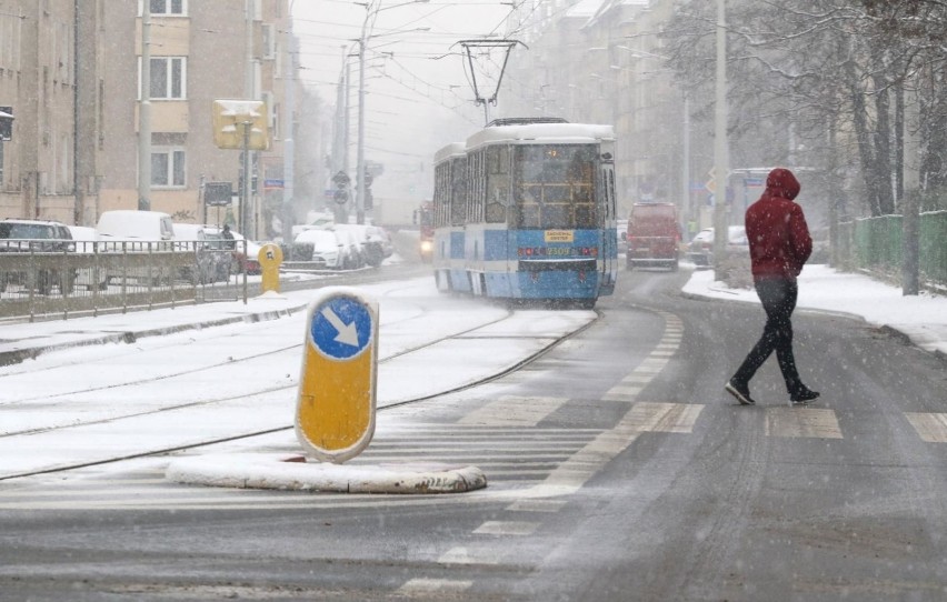 Uwaga! Zawieje śnieżne we Wrocławiu (OSTRZEŻENIE METEO)