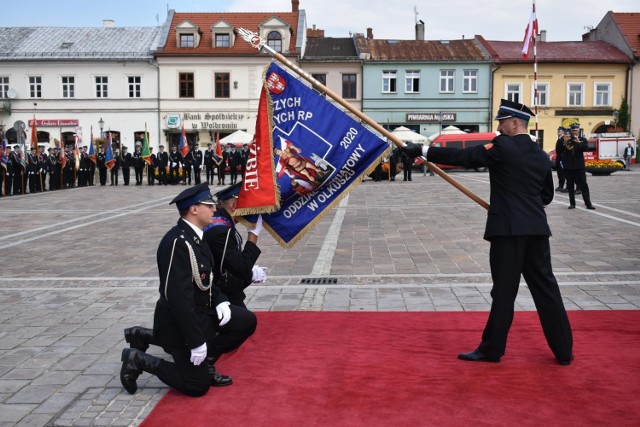 Przekazanie sztandaru dla Oddziału Powiatowego ZOSP RP w Olkuszu