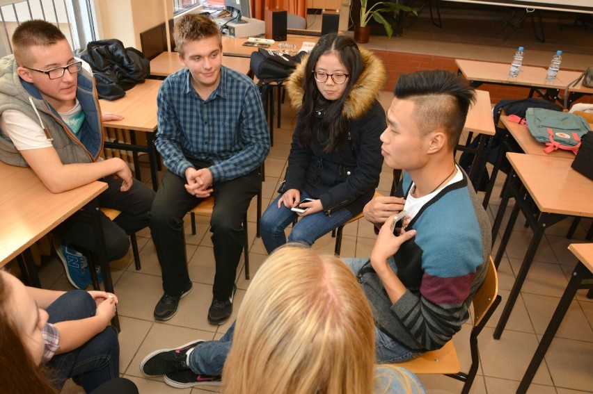 Niecodzienna wizyta: studenci z Chin w II LO w Zamościu