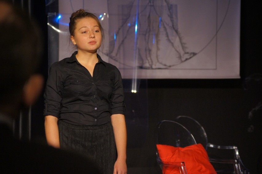 „Pytania” - spektakl poetycko-muzyczny w MDK w Radomsku