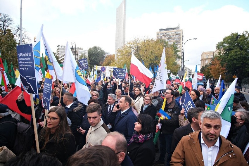 Starosta malborski protestował w Warszawie ramię w ramię z samorządowcami z całej Polski. ''Stajemy w obronie mieszkańców'' 