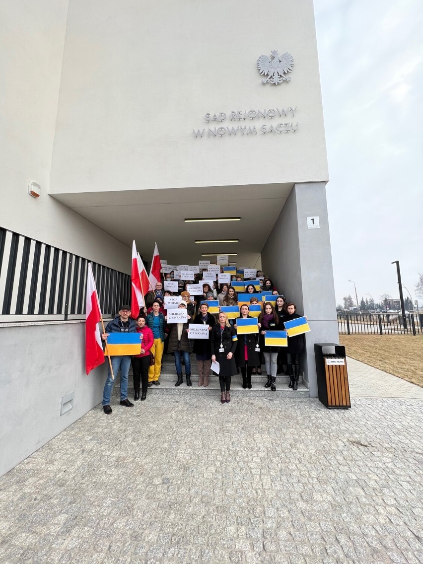 Nowy Sącz. Pracownicy sądu okazali solidarność z Ukrainą [ZDJĘCIA]
