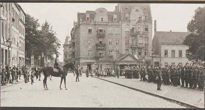 Kamienica Czechaków już po przebudowie. Zdjęcie z 1919 roku,...