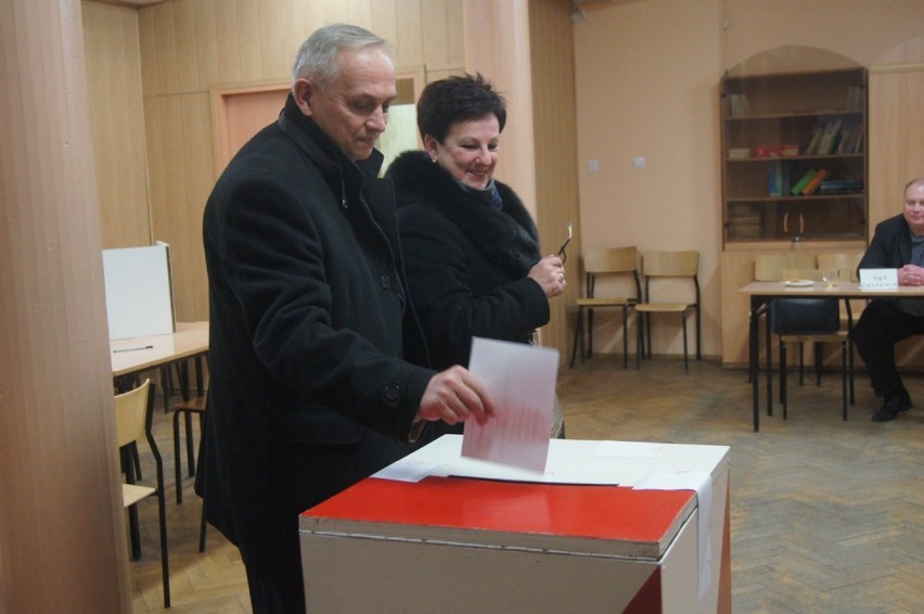 Wybory Radomsko 2016: Będzie II tura [nieoficjalne WYNIKI]