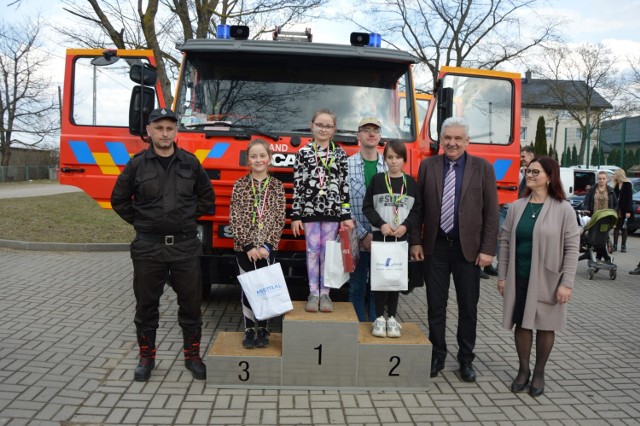 Strażacy Ochotniczej Straży Pożarnej w Łebuni byli w niedzielę 19 marca organizatorami imprezy, z której dochód zasili konto zbiórki na zakup nowego samochodu ratowniczo - gaśniczego z wyposażeniem.