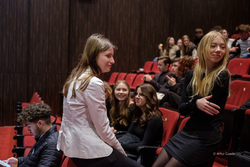 Finał Tarnowskiej Ligi Debatanckiej. W teatrze rywalizowała młodzież z II LO w Tarnowie oraz uczniowie z Dębicy. Mamy zdjęcia