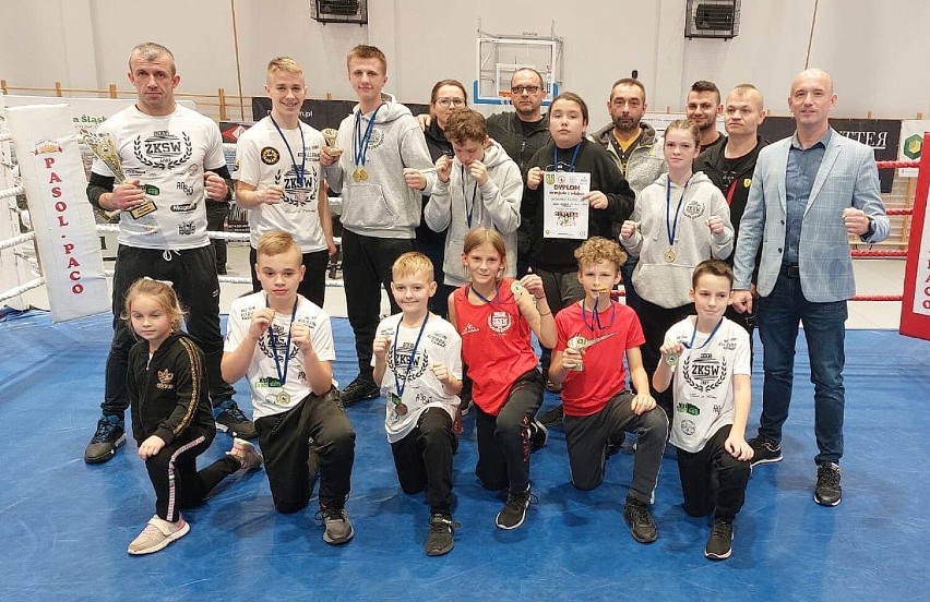 Zawodnicy Żarskiego Klubu Sportów walki wrócili z mistrzostw z workiem medali