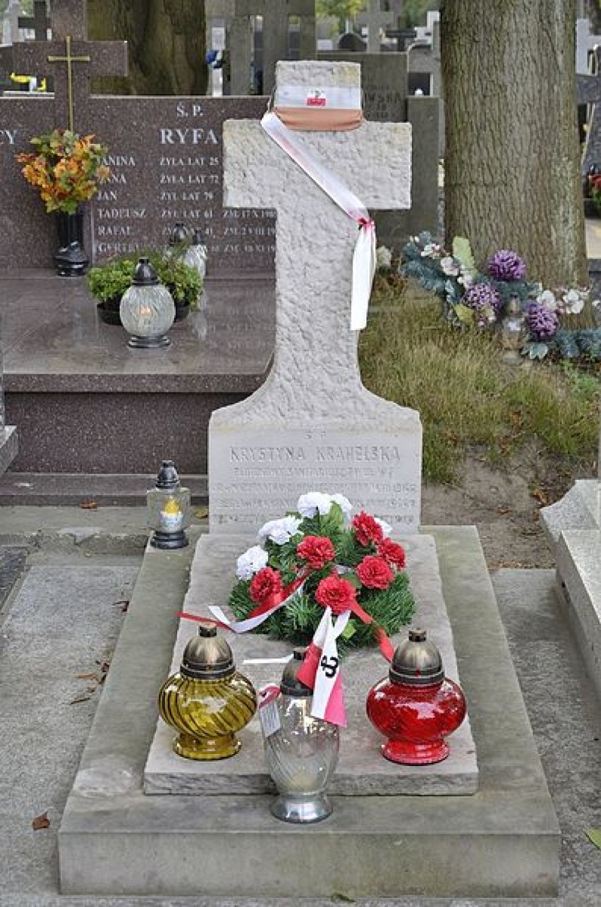Grób Krystyny Krahelskiej na cmentarzu na Służewie przy ul....