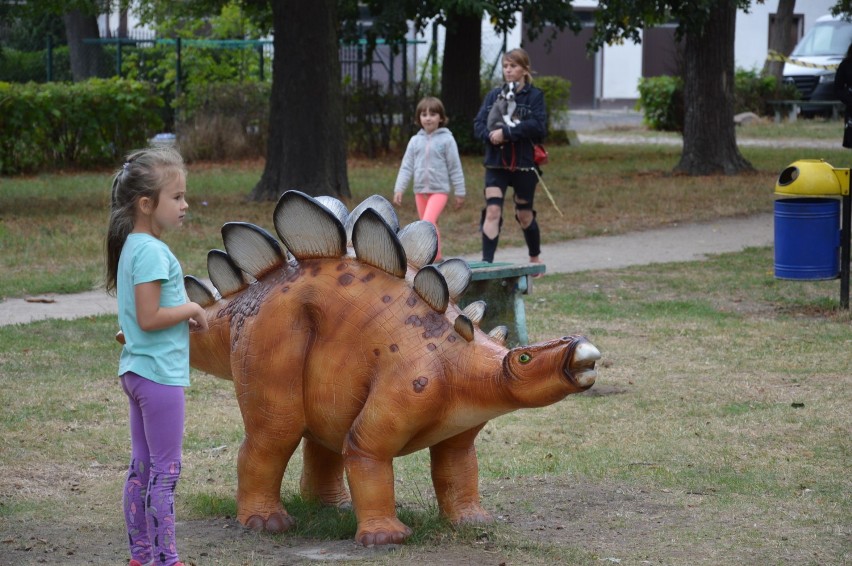 Park dinozaurów w Szprotawie jest już gotowy i oblegany...