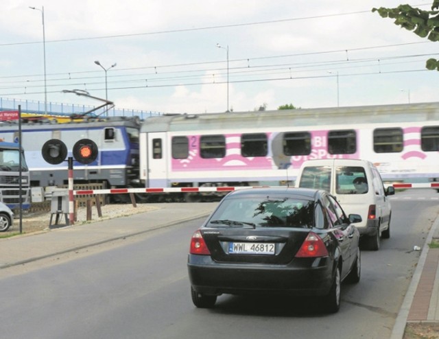 PLK PLK chce przeprowadzić modernizację przejazdu kolejowego na Warszyca i wprowadzić automatyczne sterowanie ruchem