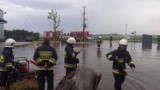 Burze w Opolskim. Powalone drzewa i zalane posesje. Piorun uderzył w ratusz w Opolu. Mnóstwo interwencji straży pożarnej