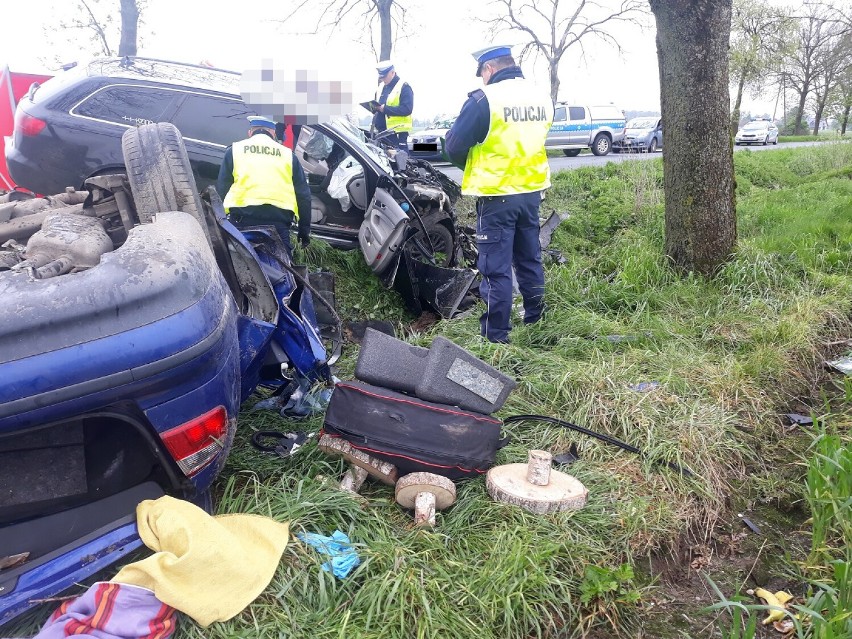 Tragiczny wypadek w Okalewie koło Rypina. Nie żyją dwie osoby [zdjęcia]