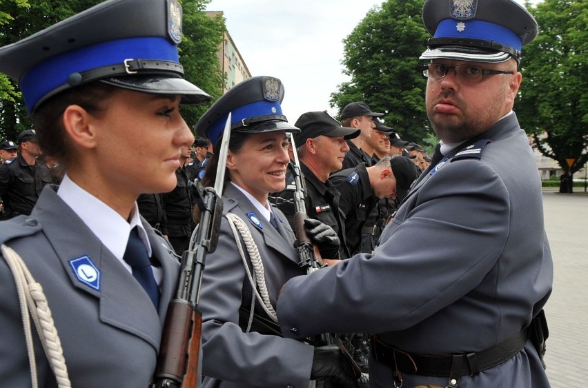 Pożegnanie policjantów w Słupsku: 22 kontyngent wyjedzie na misję do Kosowa [ZDJĘCIA]