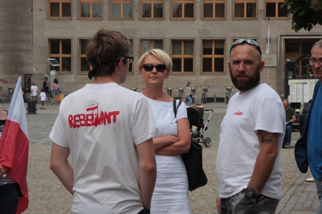 Organizatorem protestu jest wrocławianin Robert Wagner (z prawej)