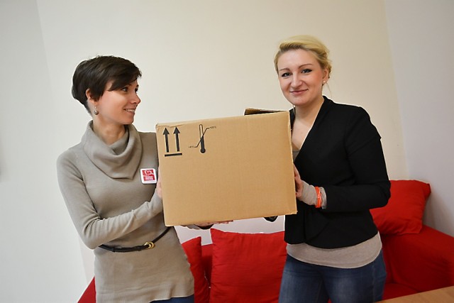 Kartony „Szlachetnej paczki” na razie są puste. - Wypełnią je dary - mówią wolontariuszki Anna (z lewej) i Agnieszka.