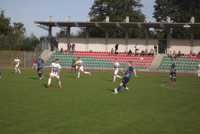 Piątoligowy Promień Kowalewo Pomorskie u siebie podejmował Polonię Bydgoszcz. Po ciekawym meczu wygrał 3:2. Zdobywcą wszystkich bramek dla Promienia był Maciej Rożnowski