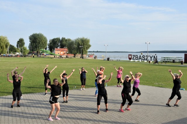 Na kolejne zajęcia z letniego aerobiku na plaży miejskiej "Łazienki", Emilia Wawrzyńska zaprasza  20 lipca. Zajęcia w każdą środę aż do końca wakacji
