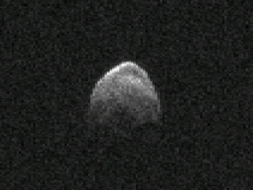 Według obliczeń, asteroida minie Ziemię w odległości...