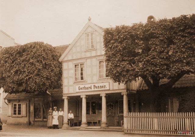 Opis dom podcieniowy Greharda Pennera w Tiegenhof (Nowy Dwór Gdański) około 1900 roku. Budynek nie istnieje.