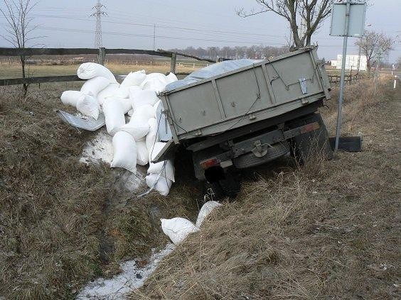Wypadek w Woli Łaszczowej - Renault zderzył się z dostawczym starem