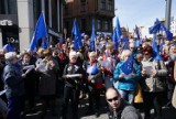 Demonstracja KOD pod unijnymi flagami. Tłumy przy Starym Marychu  [ZDJĘCIA]