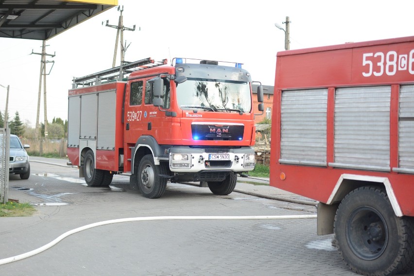 Pożar tartaku w Warlubiu. W akcji dziewięć zastępów straży pożarnej [wideo, zdjęcia]