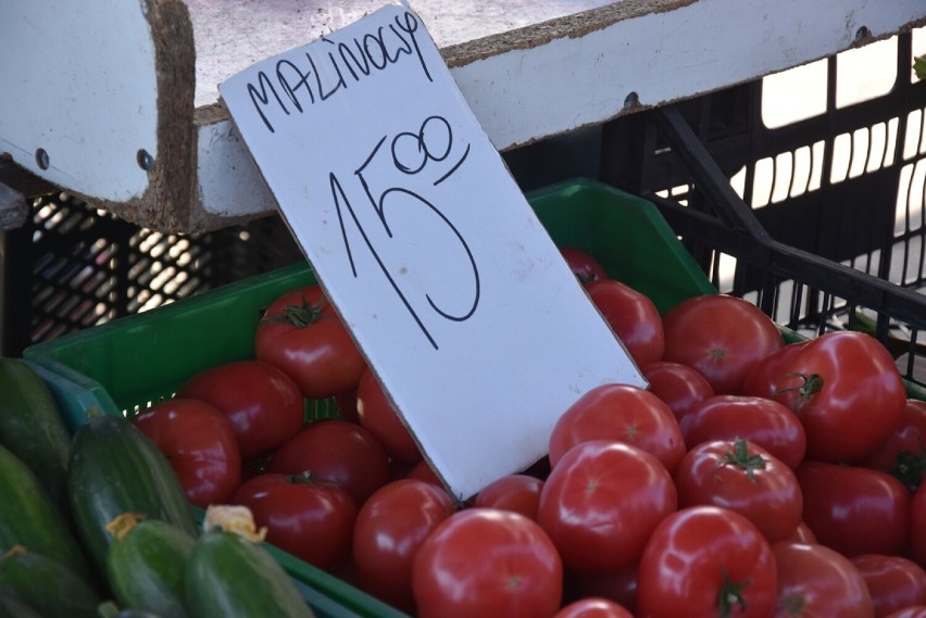 Pomidory malinowe ok. 15 zł za kg