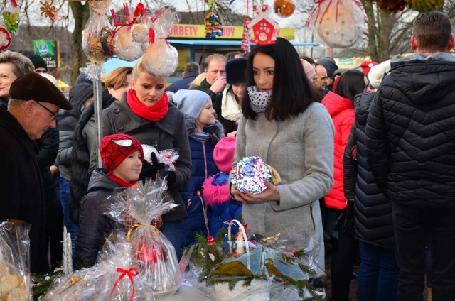 Wiele osób przyszło na jarmark świąteczny w Godzieszach