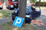 Wypadek w Szczecinku. Auto wjechało w drzewo [zdjęcia]