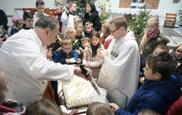 Urodzinowy tort dla Jezusa w parafii św. Piotra i Pawła w Łodzi
