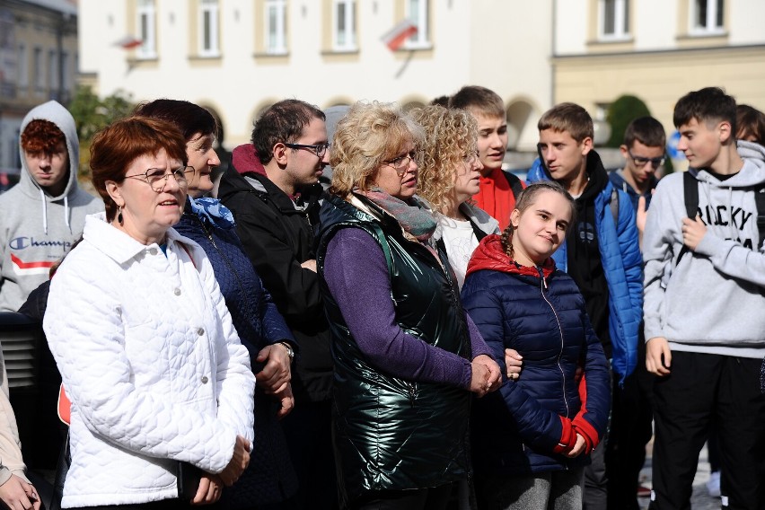 Wystawa o Janie Pawle II na rynku w Jaśle. Zobaczcie zdjęcia z otwarcia