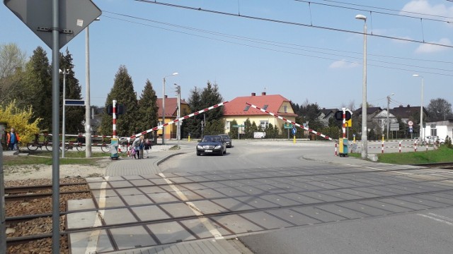Przejazd kolejowy w Sterkowcu koło Brzeska (zdjęcie ilustracyjne)