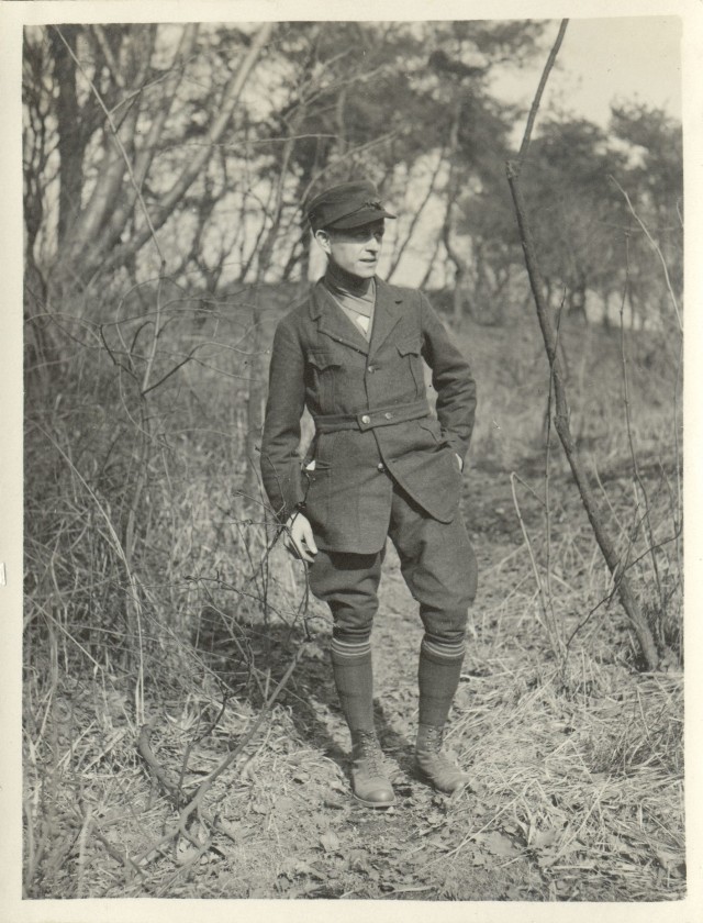 Paul Rother podczas spaceru. Park „Fazaniec” (1930 r.), fot. ze zbiorów rodziny Nowrot, materiały Muzeum Górnośląskiego