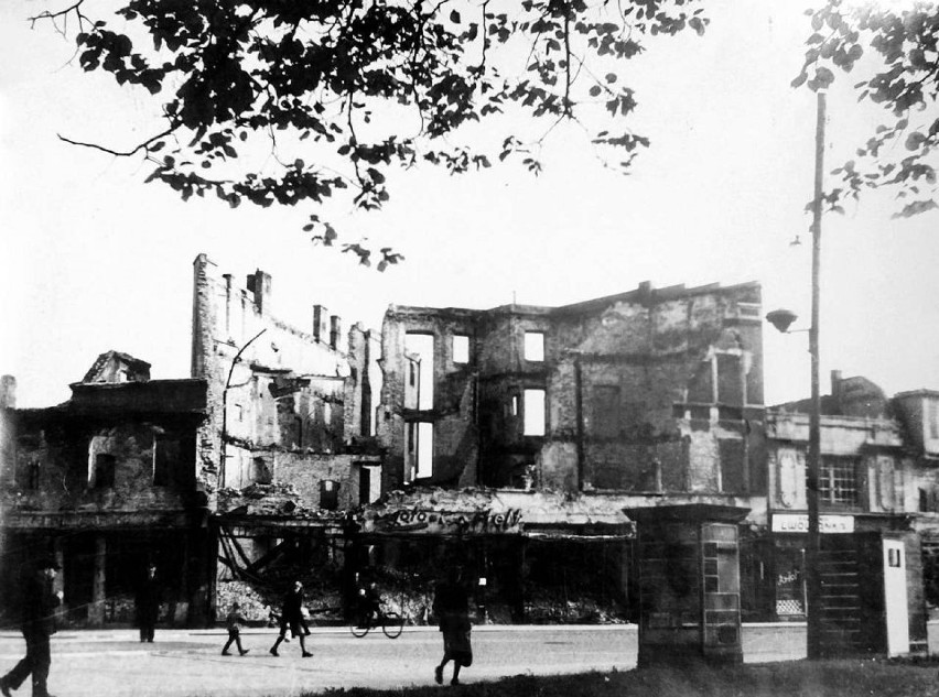 Rok 1945. Ruiny kamienicy przy ul. Krakowskiej 31.