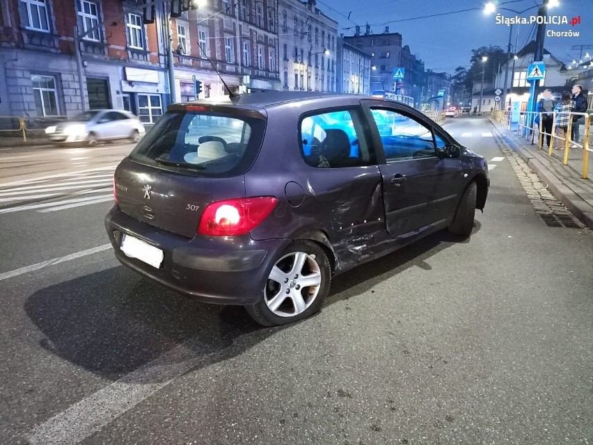 Wypadek w Chorzowie. Doszło do zderzenia osobówek, kobieta straciła prawo jazdy