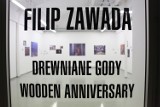 Relacja z wernisażu "Drewnianych Godów" Filipa Zawady