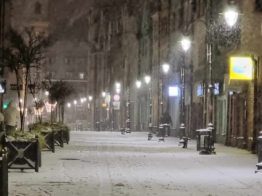 Miasto pod śniegiem wygląda magicznie